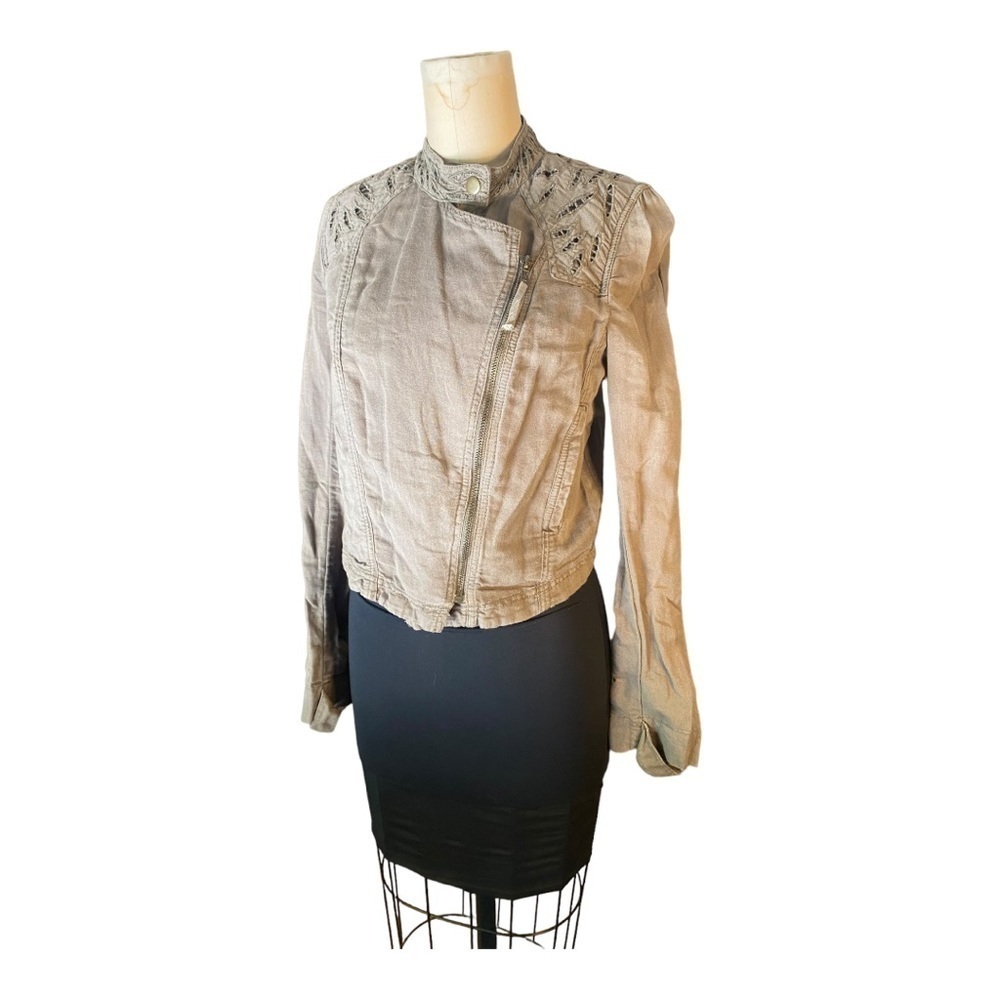 Free People cropped Jacket size 6 cotton linen blend with cut outs